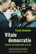 Samenvatting Vitale Democratie Theorie Van Democratie In Actie Afbeelding van boekomslag